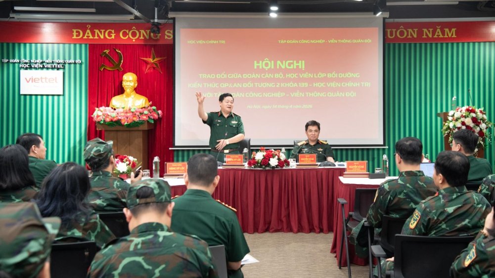Lớp Bồi dưỡng kiến thức quốc phòng tìm hiểu công nghệ chiến lược Viettel